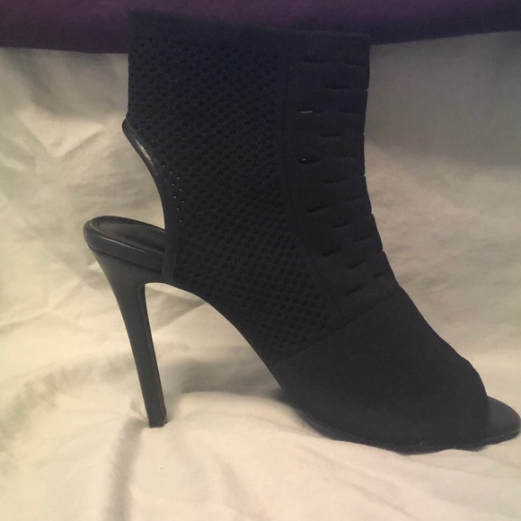 Black 2’ heels - Picture 1 of 2